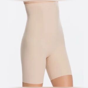 Spanx Trust your Thinstincs high waisted shaping short